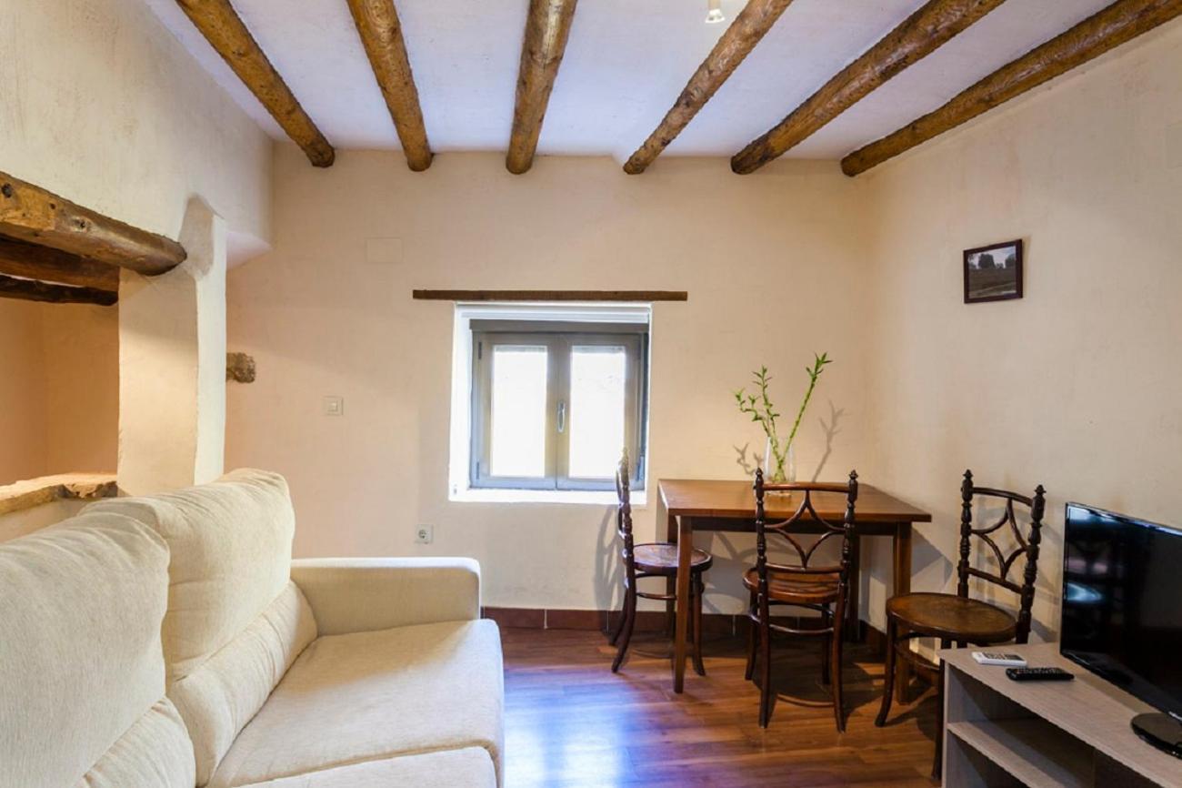 Apartamentos Casa Samper Санта-Эулалия-де-Гальего Номер фото